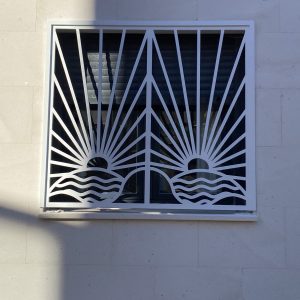 Reja metálica calada